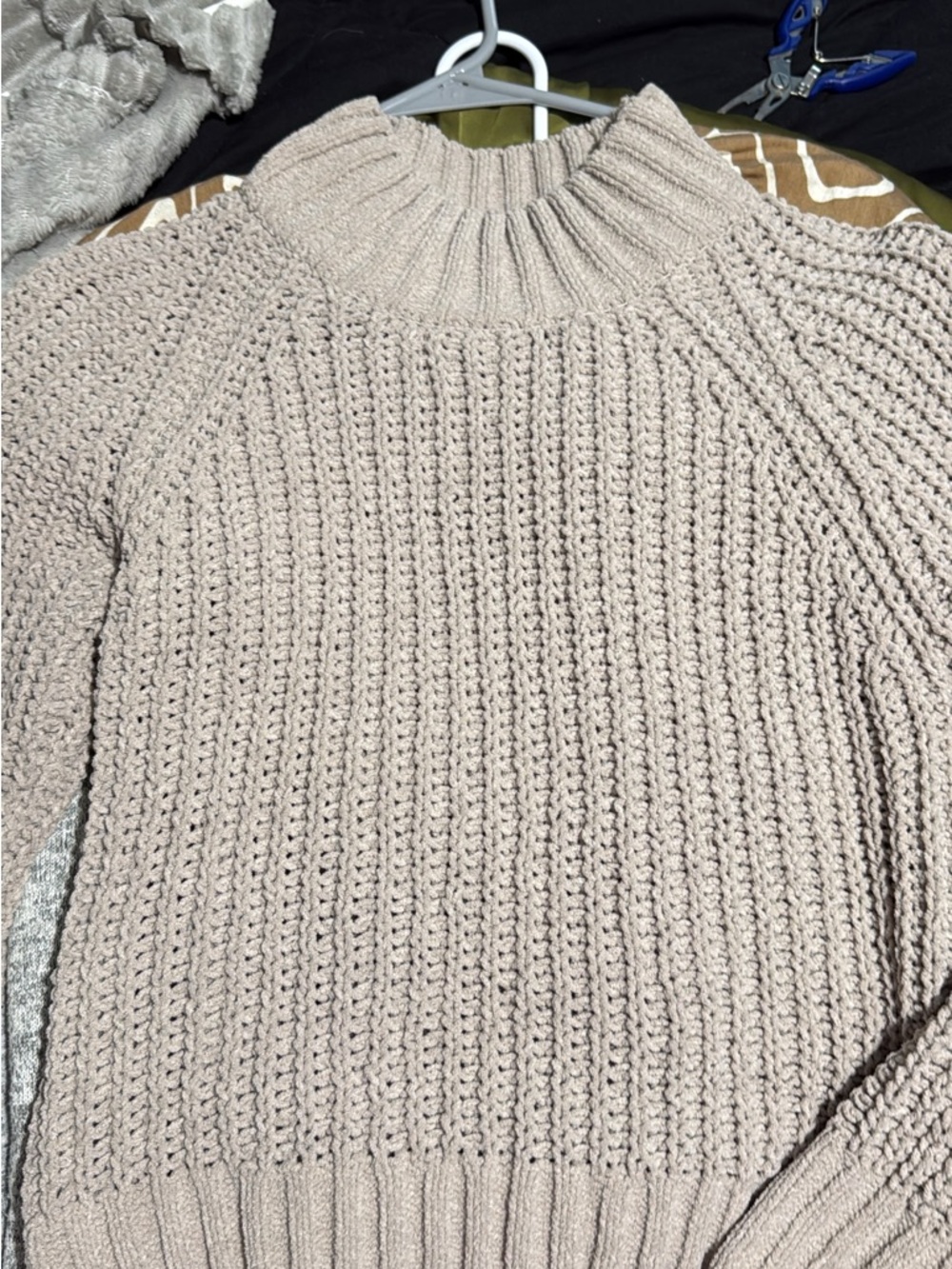 Cozy Chunky Knit Turtleneck Sweater - small Cream